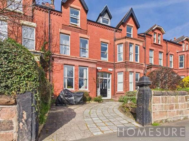 Flat for sale in Calderstones