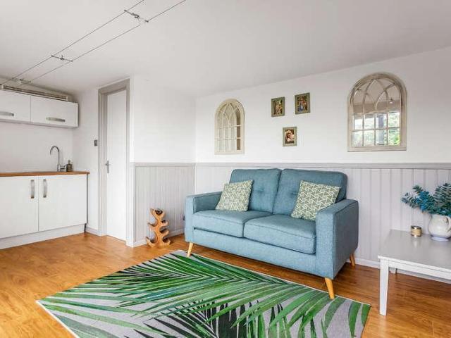 House for sale in Oxted, Hillview