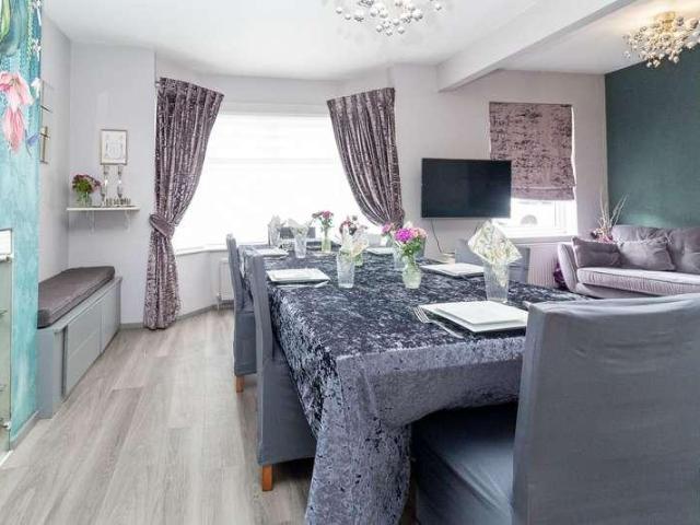 House for sale in Broadfields, Greater London