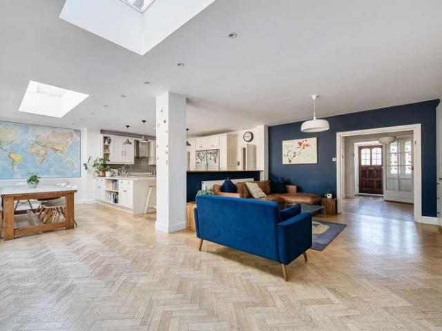 House for sale in Muswell Hill, Greater London