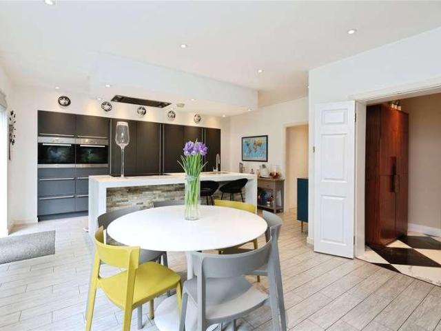 House for sale in Denham, Gerrards Cross and Chalfonts Community Board, Gerrards Cross