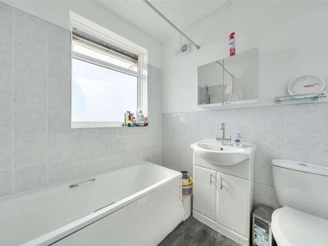 House for sale in Broadfields, Greater London