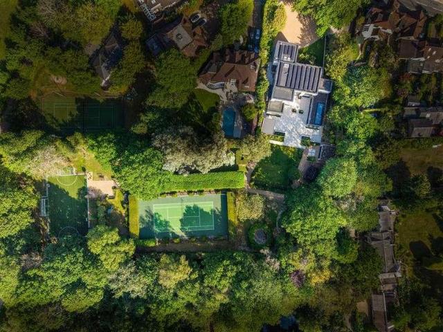 House for sale in Highwood Hill, Greater London