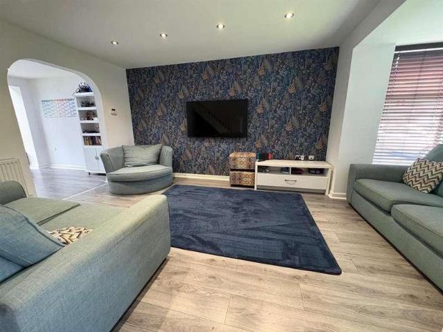 House for sale in Westwood Park, West Yorkshire
