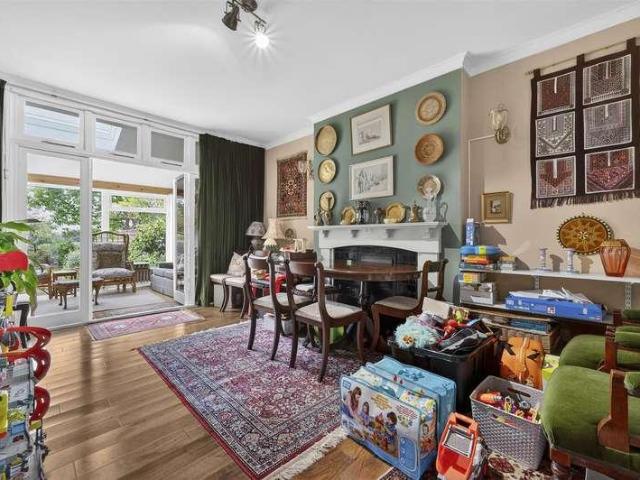 House for sale in Golders Green, Greater London