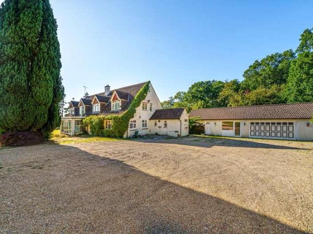 House for sale in Fole, Surrey