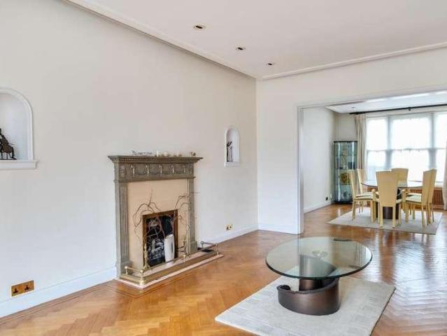 House for sale in Temple Fortune, Greater London