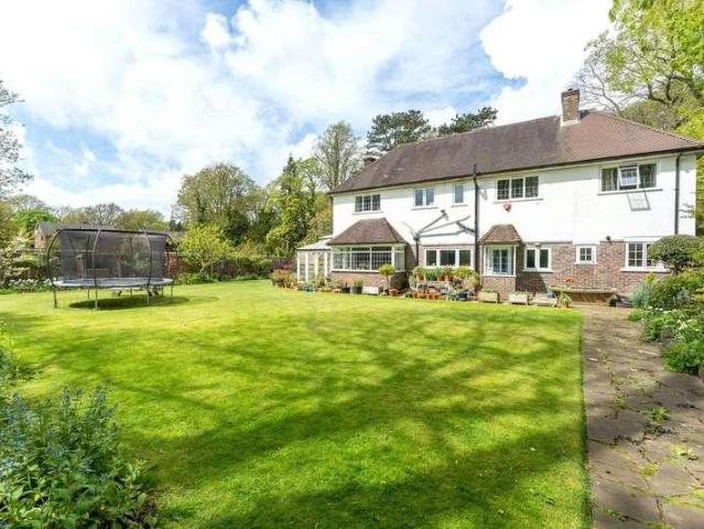 House for sale in Kenley, Kenley