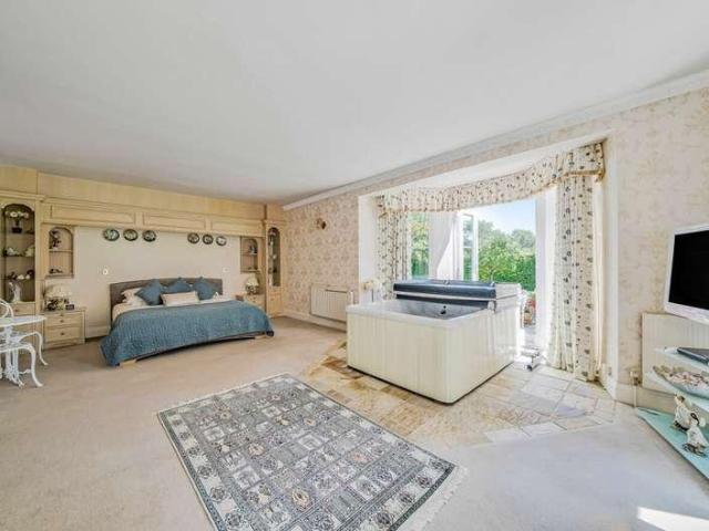 House for sale in Barton Stacey, Hampshire