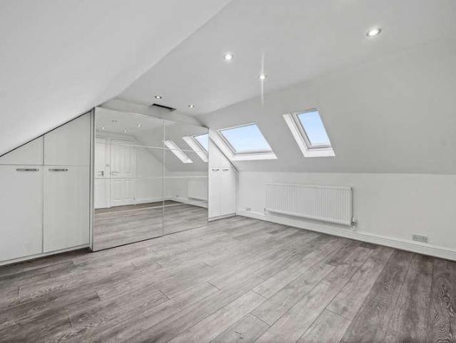 House for sale in Little Stanmore, Greater London
