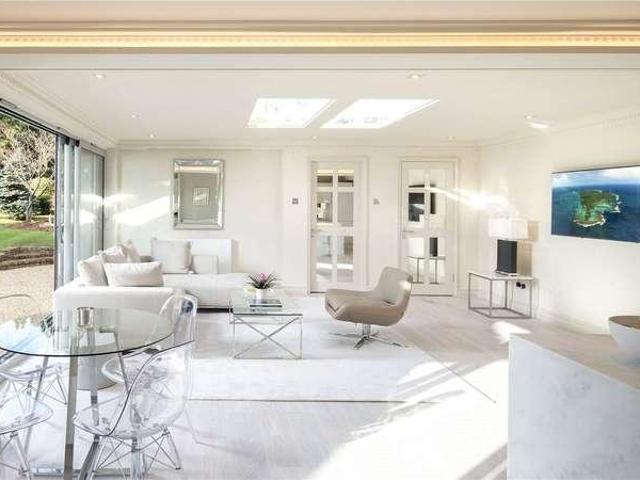House for sale in Brookmans Park, Welwyn Hatfield