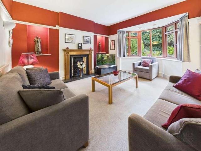 House for sale in Thurnby Lodge, Leicester