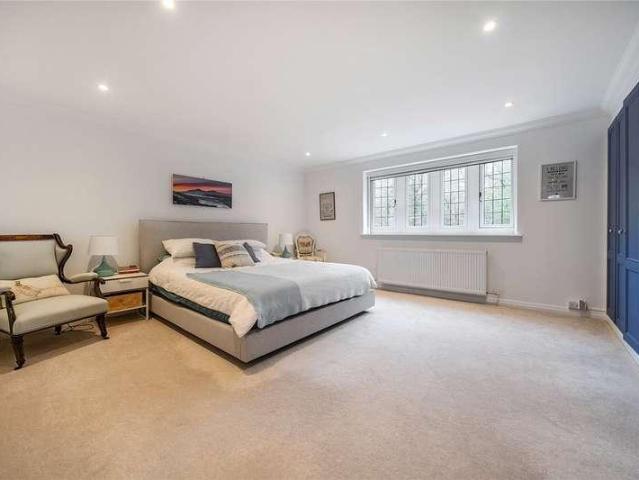 House for sale in Heol-las, Surrey