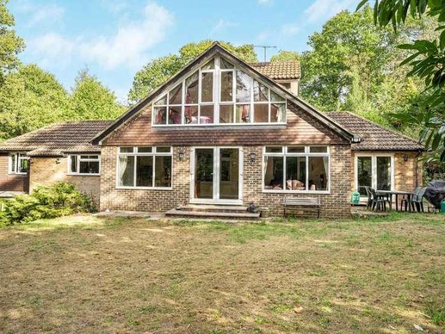 House for sale in Boundstone, Waverley