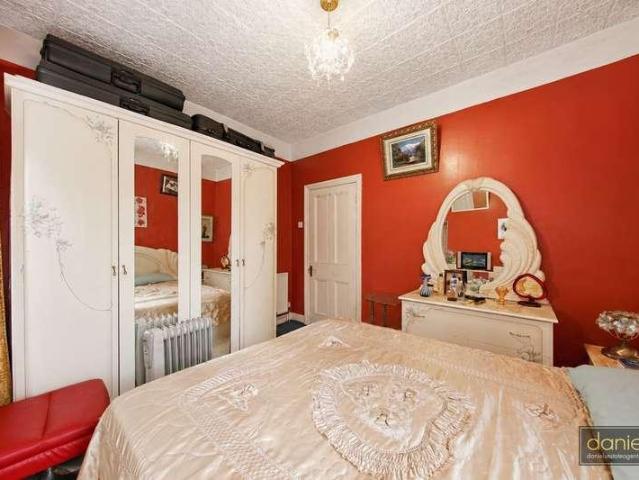 House for sale in Brondesbury, Greater London
