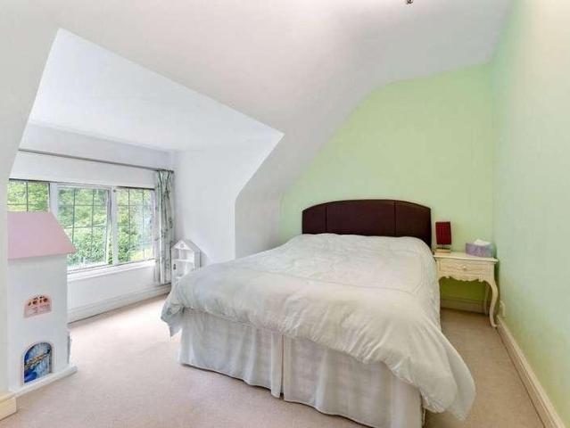 House for sale in London Borough of Croydon, Kenley