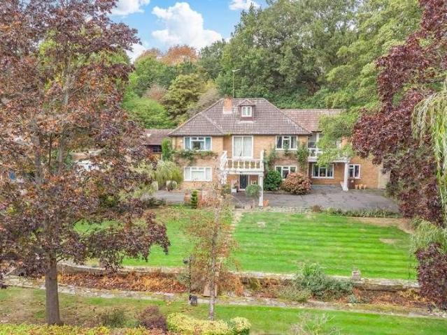 House for sale in Beeches Community Board, Farnham Common