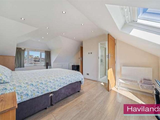 House for sale in Winchmore Hill, Greater London