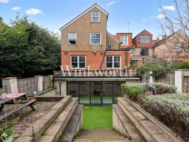 House for sale in Palmers Green, Greater London