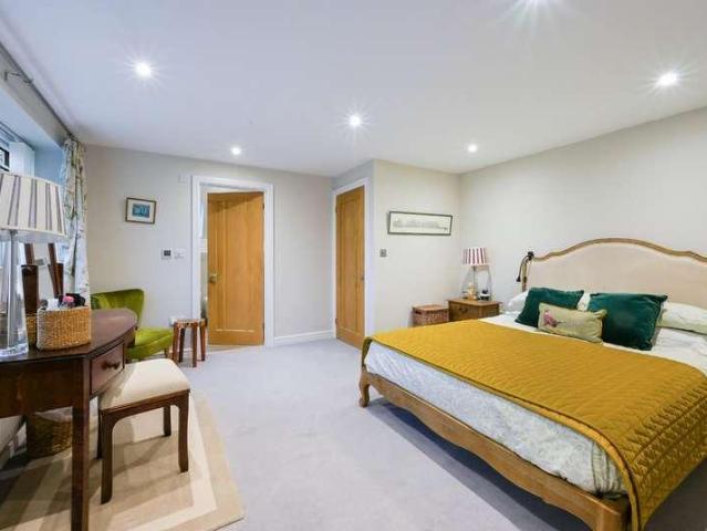 House for sale in Walton On The Hill, Red Hill
