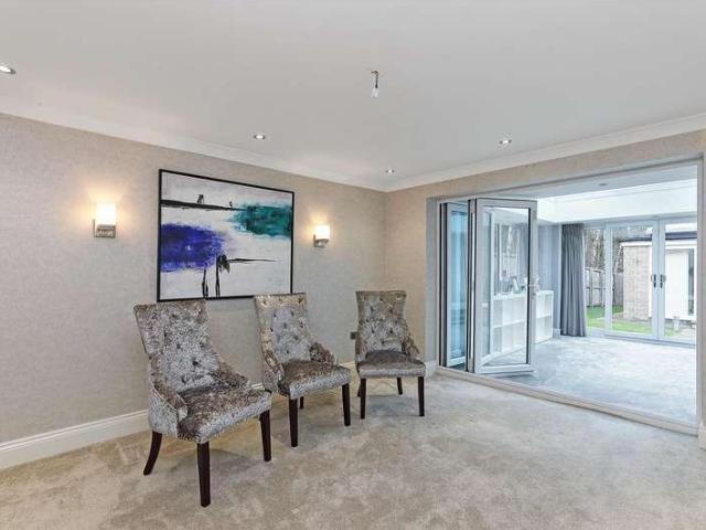 House for sale in Newmillerdam, West Yorkshire