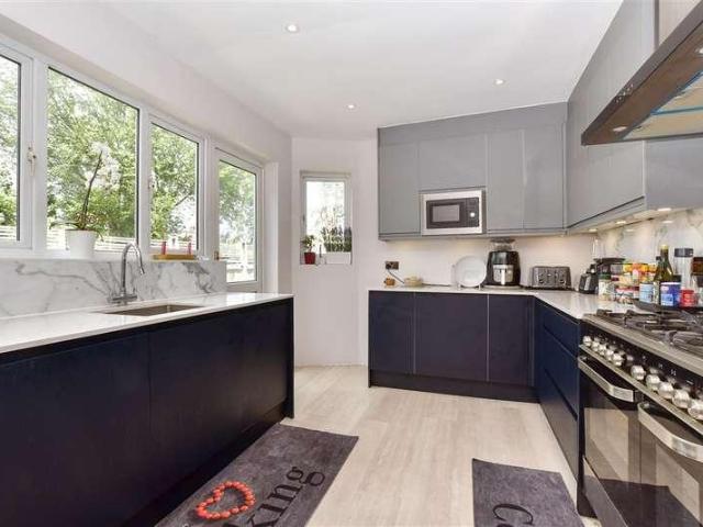 House for sale in London Borough of Merton, Merton Park