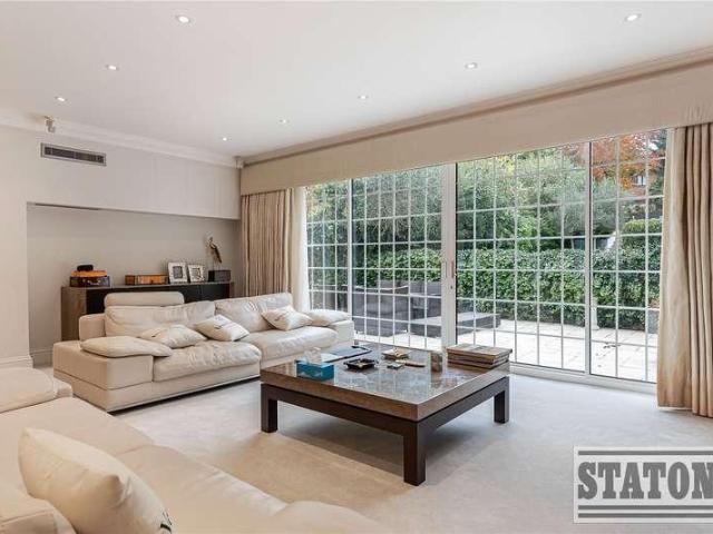 House for sale in Hadley Wood, Greater London