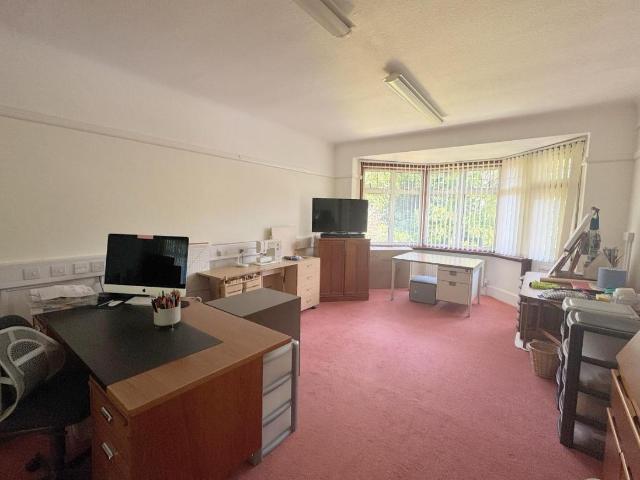 House for sale in Queens Park, Bournemouth