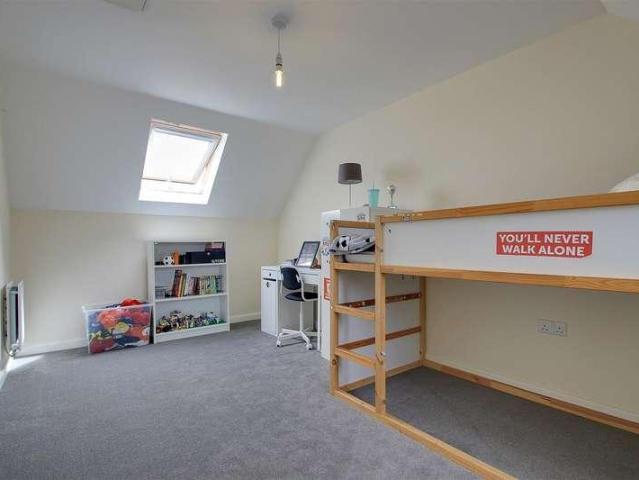 House for sale in Manor Estate, Pouchen End