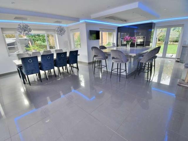 House for sale in Tricketts Cross, Ferndown
