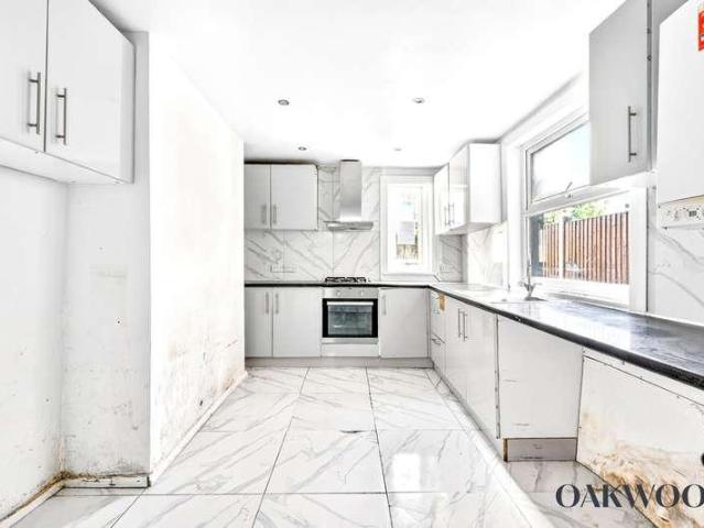 House for sale in Shacklewell, Greater London