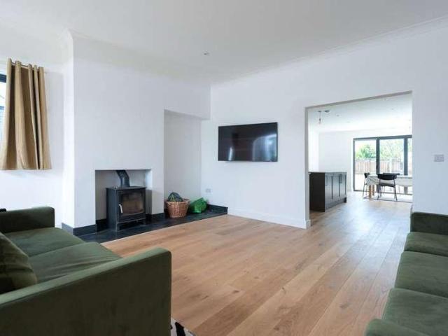 House for sale in Mawgan-in-Pydar, Tregurrian