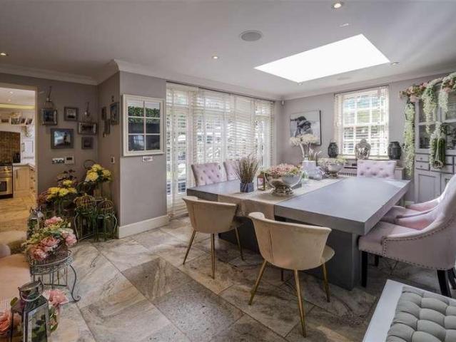 House for sale in Childs Hill, Greater London