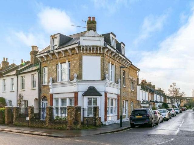 House for sale in Teddington, Strawberry Hill