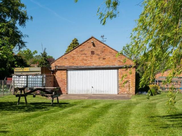 House for sale in Barton In Fabis, East Midlands