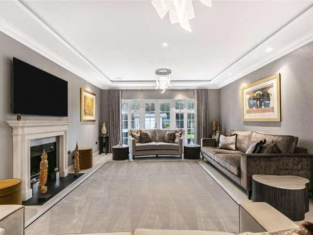 House for sale in Hadley Wood, Greater London