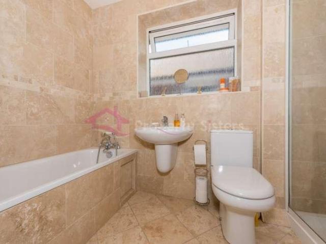 House for sale in Broadfields, Greater London