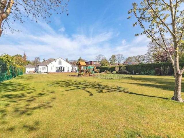House for sale in Yiewsley, Greater London