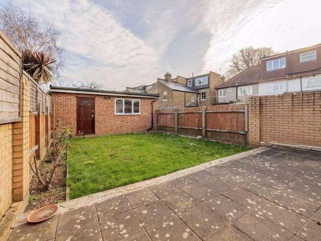 House for sale in Teddington, Strawberry Hill