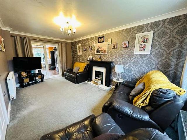 House for sale in Hut Green, Eggborough