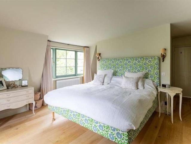 House for sale in Grove Park, Greater London