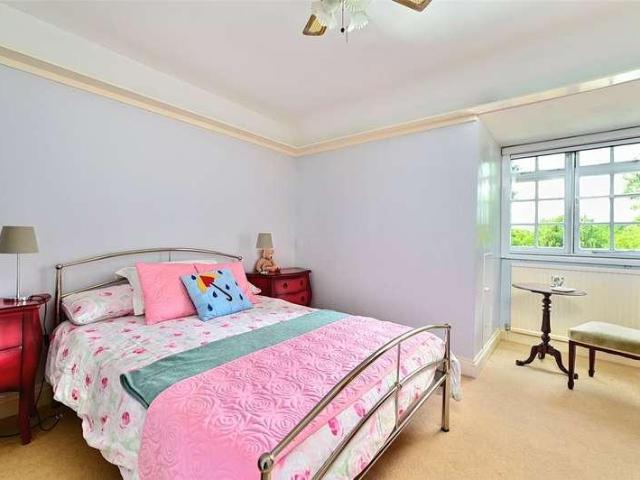 House for sale in Finchampstead