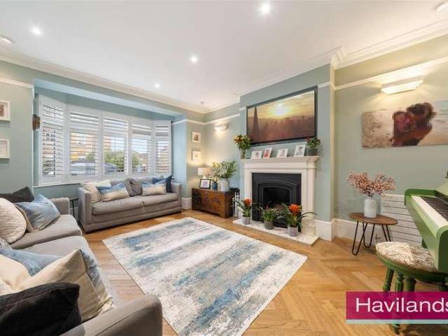 House for sale in Winchmore Hill, Greater London