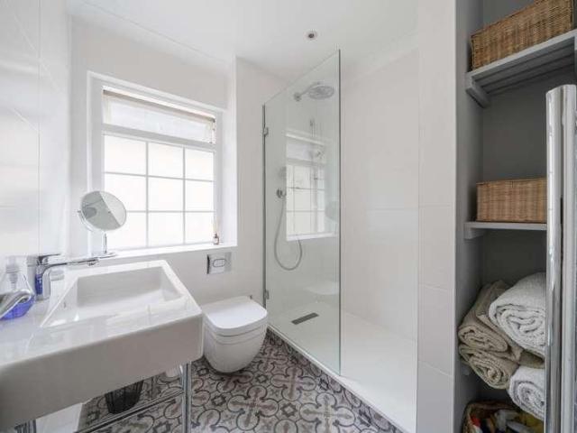 House for sale in Thames Ditton, Thames Ditton