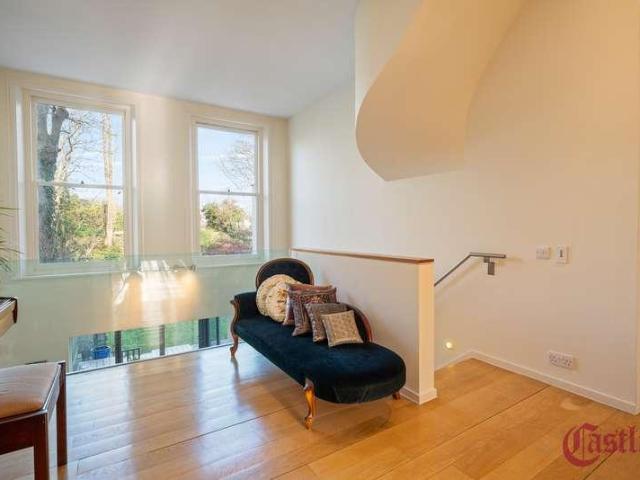 House for sale in Shepherd's Hill, Greater London