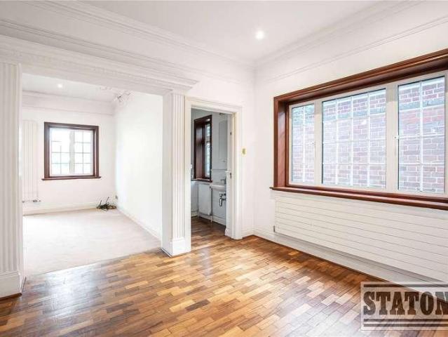 House for sale in High Barnet, Greater London