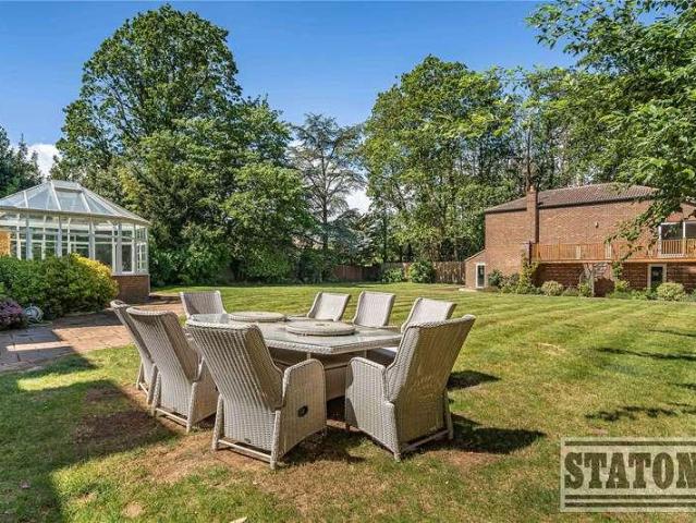 House for sale in Winchmore Hill, Palmers Green