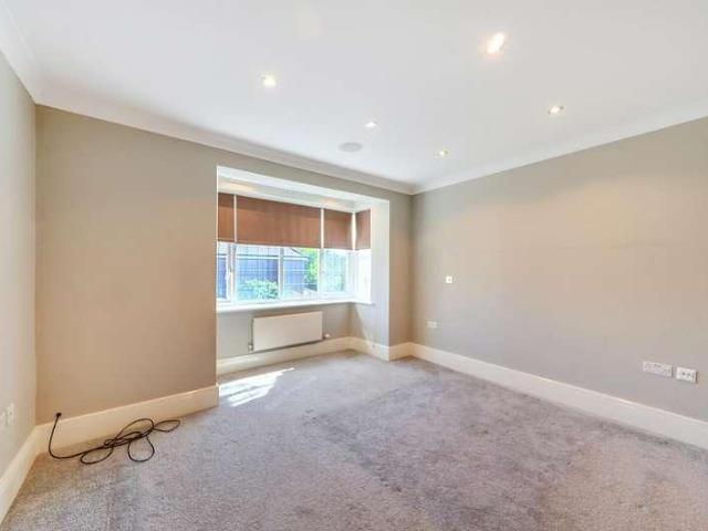 House for sale in Little Stanmore, Greater London
