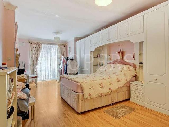 House for sale in Cricklewood, Greater London