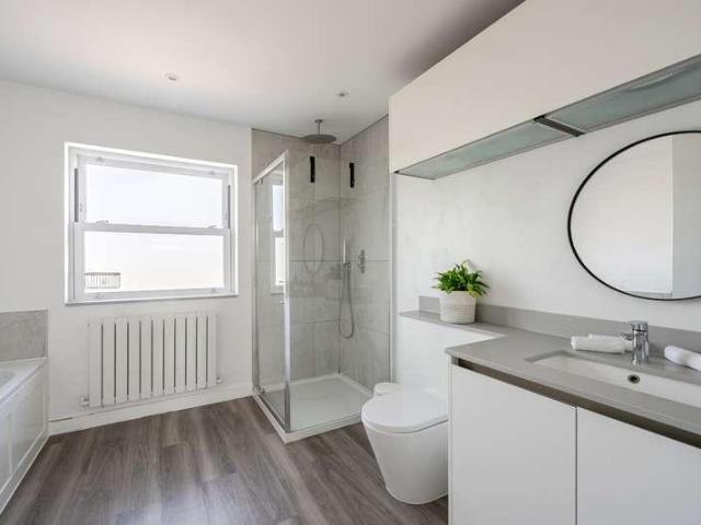 House for sale in Pachesham Park, Surrey